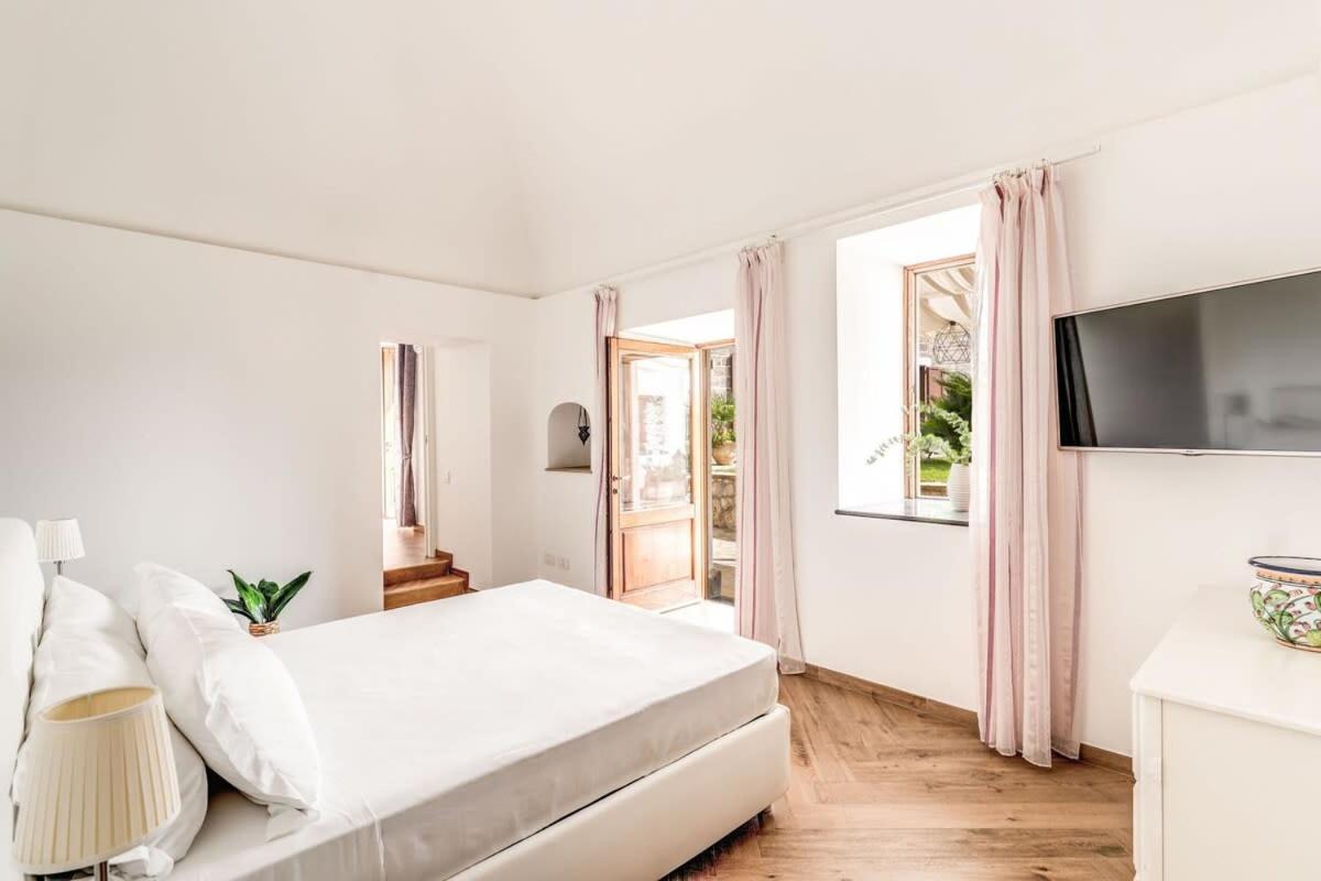 Villa Mimosa Rustic Elegance Views & Pool 마사루브렌세 외부 사진