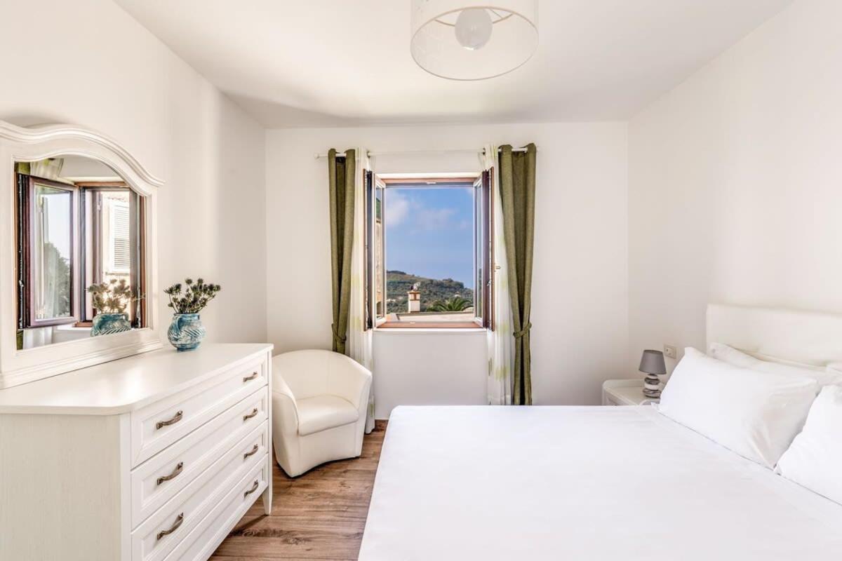 Villa Mimosa Rustic Elegance Views & Pool 마사루브렌세 외부 사진